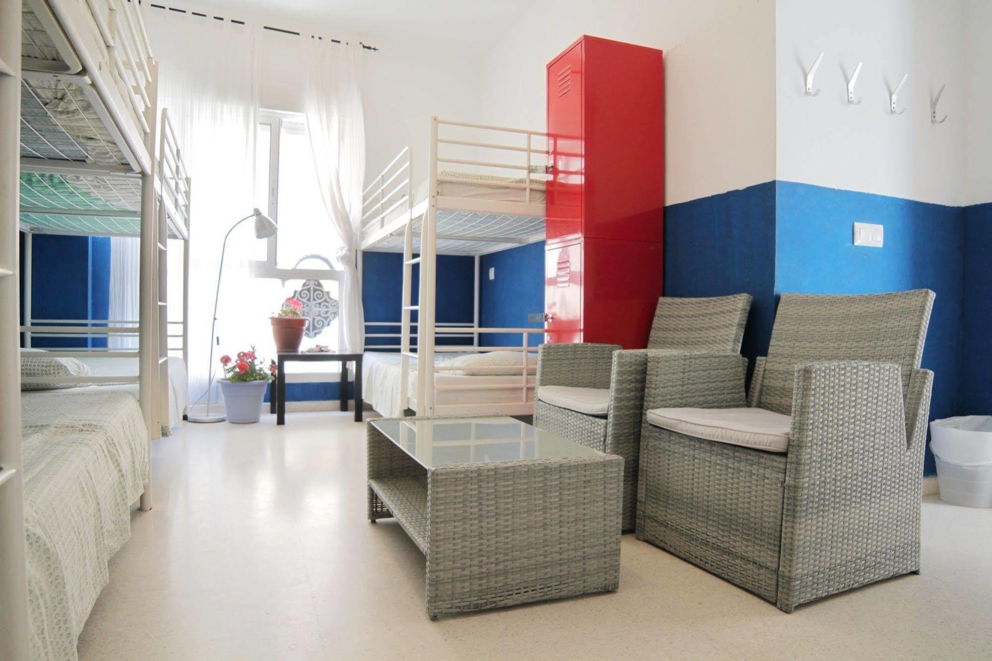 Cadiz Inn Backpackers Bagian luar foto