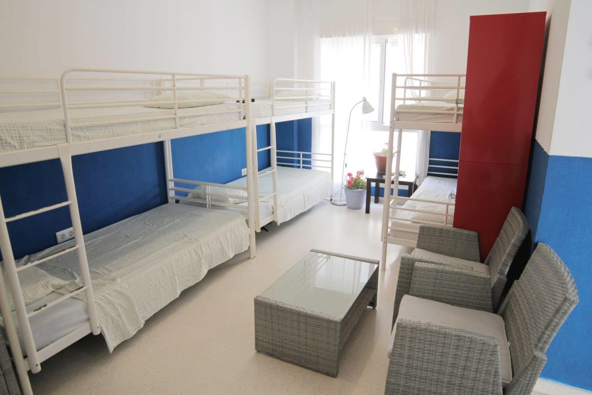 Cadiz Inn Backpackers Bagian luar foto