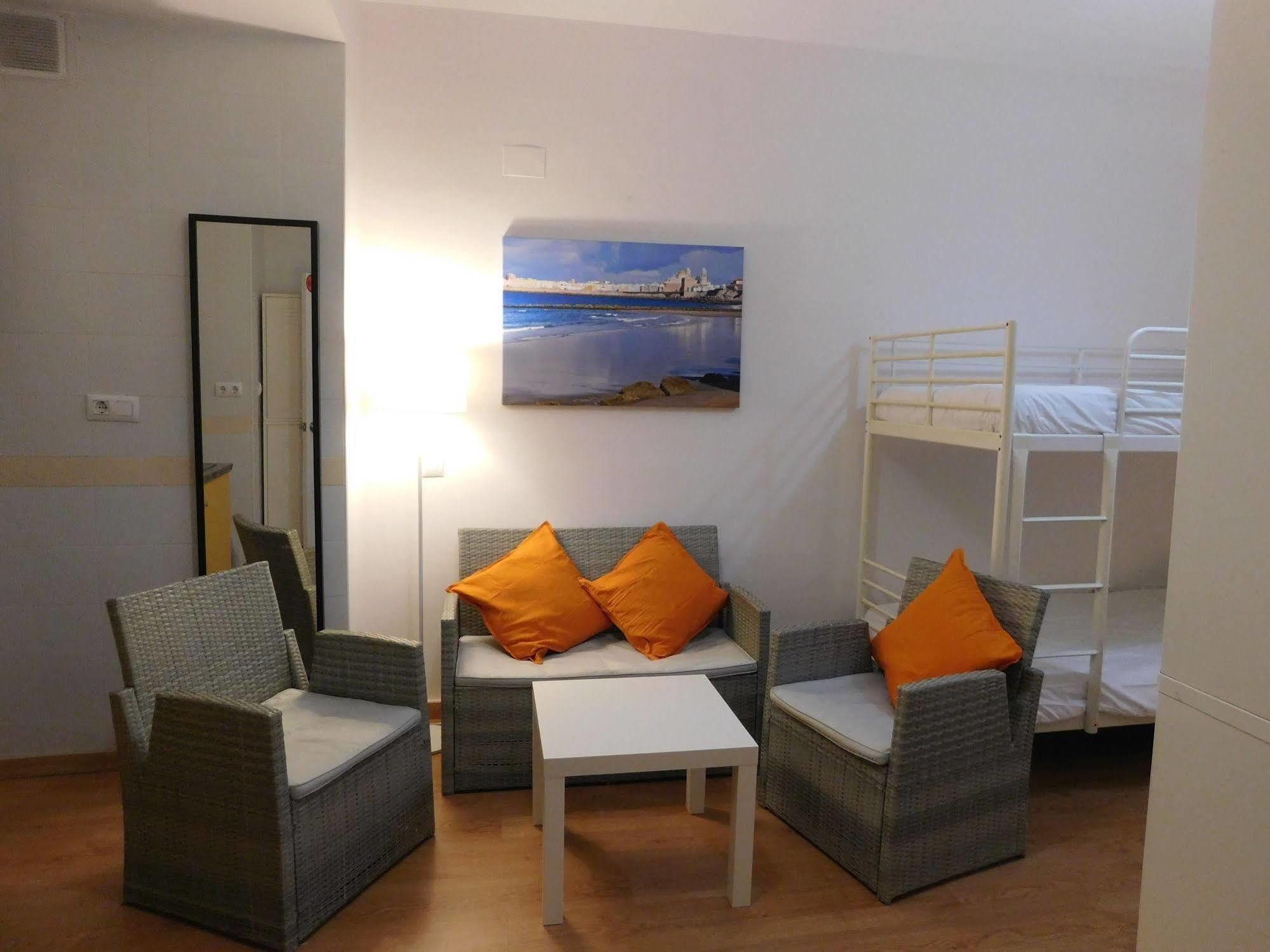 Cadiz Inn Backpackers Bagian luar foto