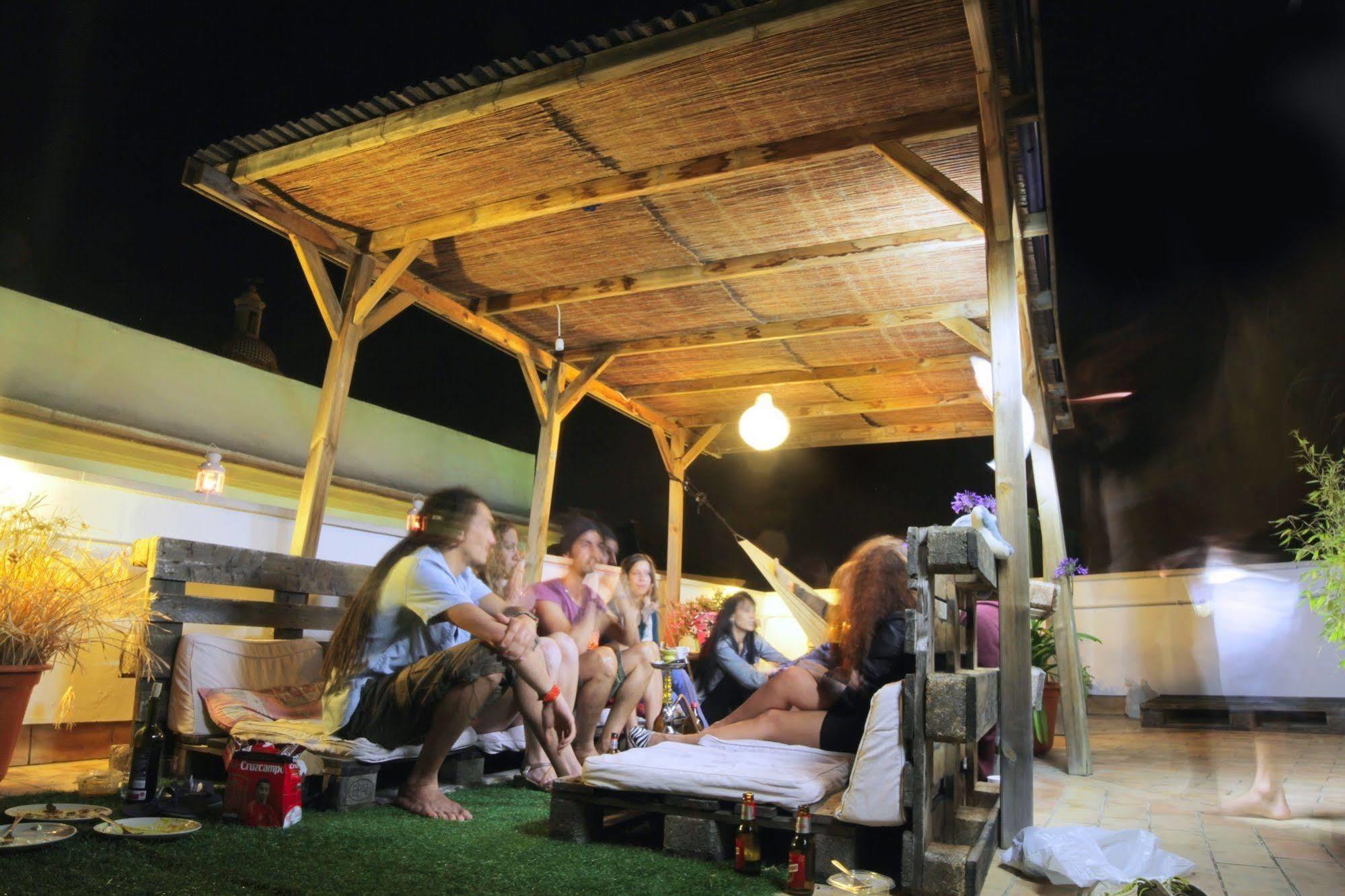 Cadiz Inn Backpackers Bagian luar foto
